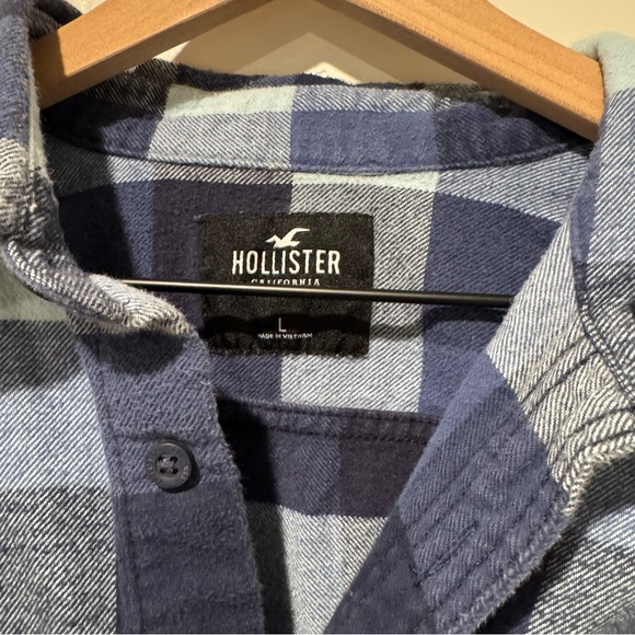 Men’s size large Hollister Blue Plaid Button-Up Shirt - Picture 4 of 8